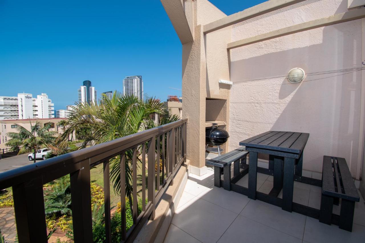 11 The Shades Umhlanga Rocks Apartment Durban Bagian luar foto