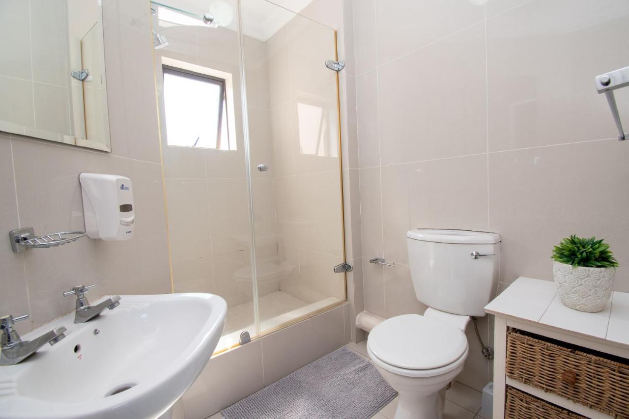 11 The Shades Umhlanga Rocks Apartment Durban Bagian luar foto
